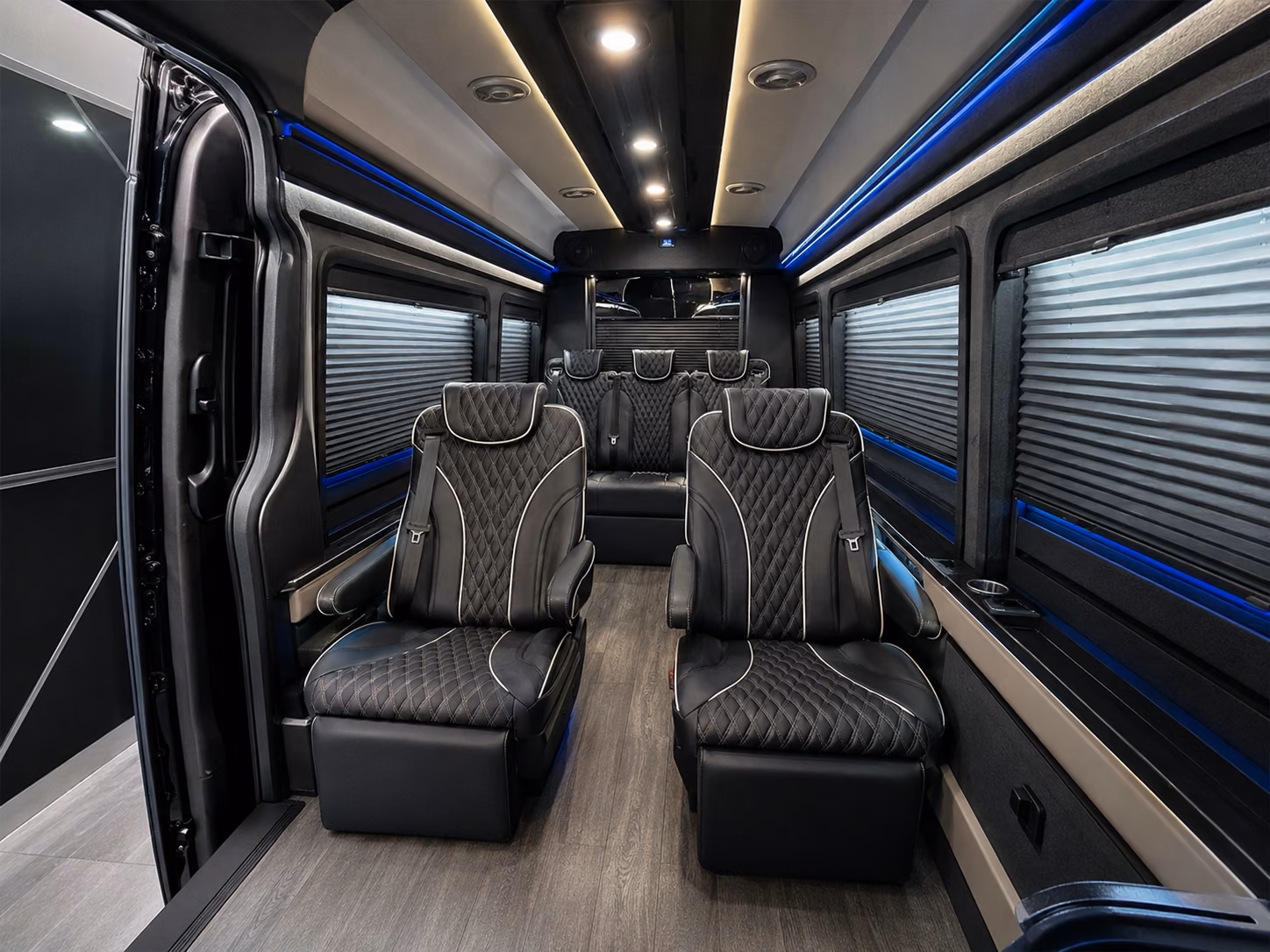corporate airport transfer buses between sugar land and iah or hobby